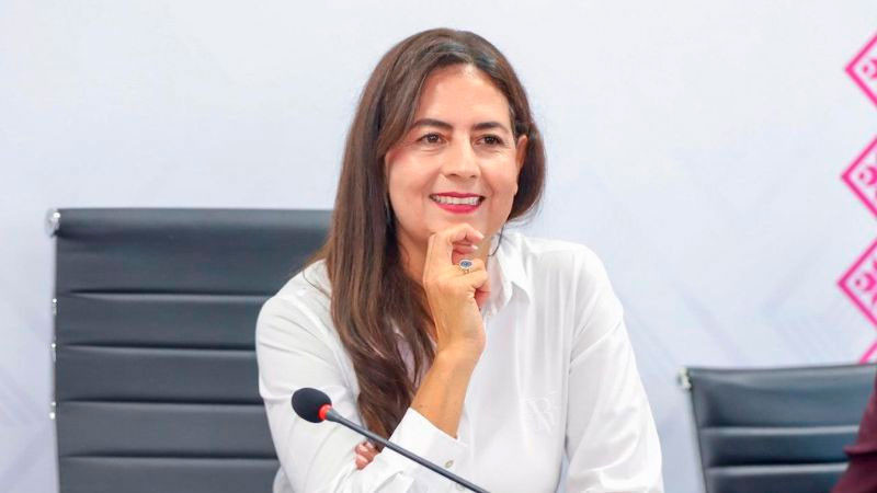 Afirma Gaby Molina que continúa firme por la gubernatura de Michoacán, pero concentrada en Educación 
