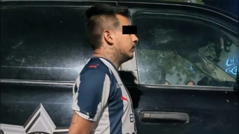 Cae presunto feminicida de su hermana tras pasarse un semáforo en rojo en Monterrey 