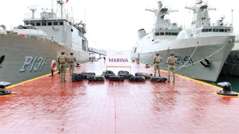 Semar decomisa 829 kilos de presunta sustancia ilícita y detiene a cinco personas 