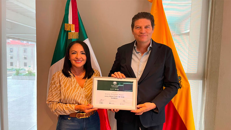 Recibe Alfonso Martínez reconocimiento internacional que distingue a Morelia como ‘Ciudad Árbol’ 