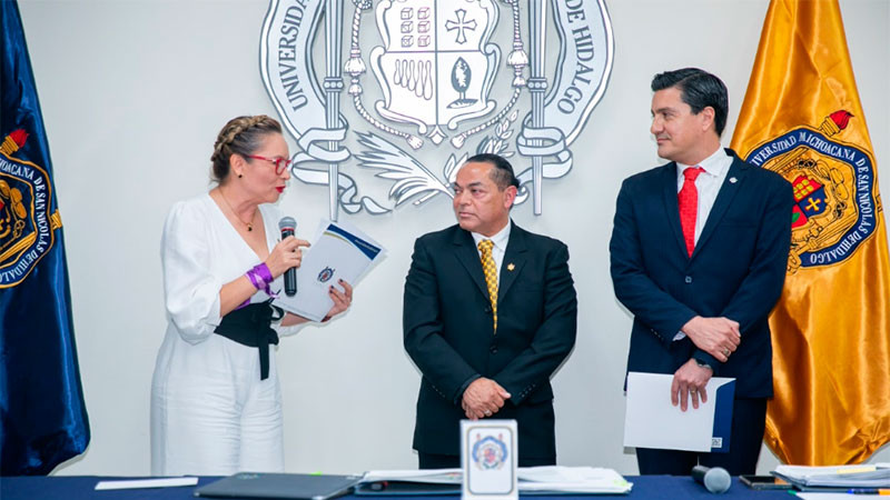 José Herrera Camacho, nuevo director del IIAF; Yarabí Ávila le toma protesta  