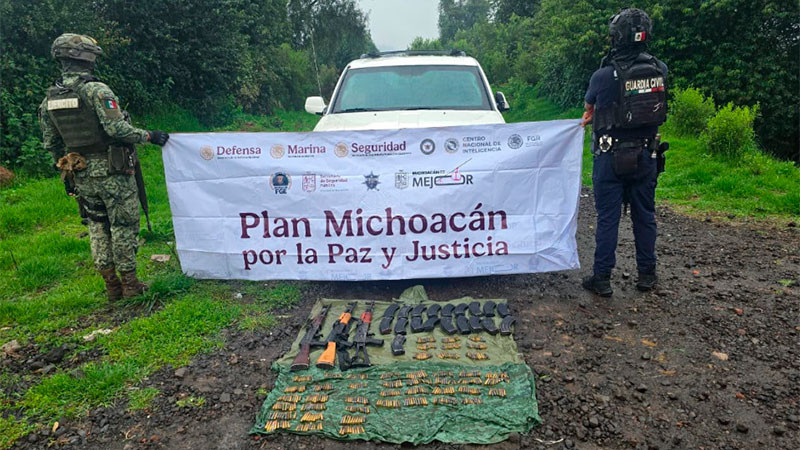 En Salvador Escalante, Michoacán aseguran 3 fusiles, 450 municiones y un vehículo 