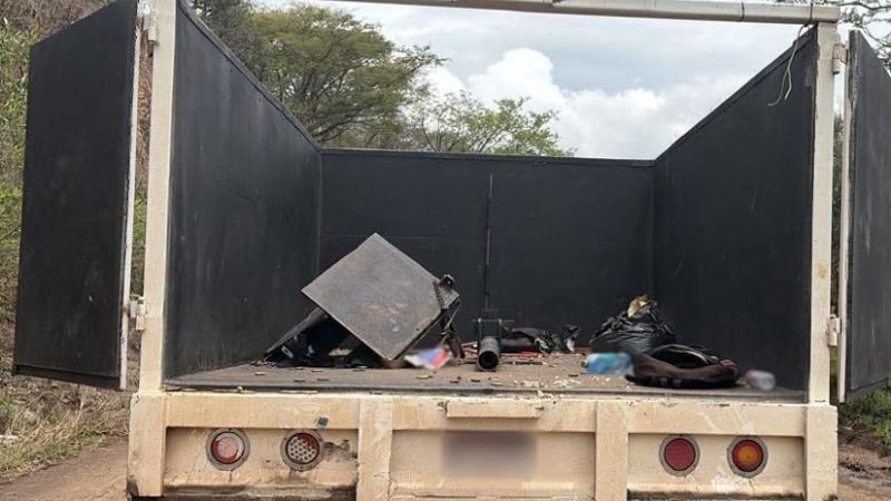 Hallan camioneta blindada de forma artesanal con armas y municiones en Cotija 