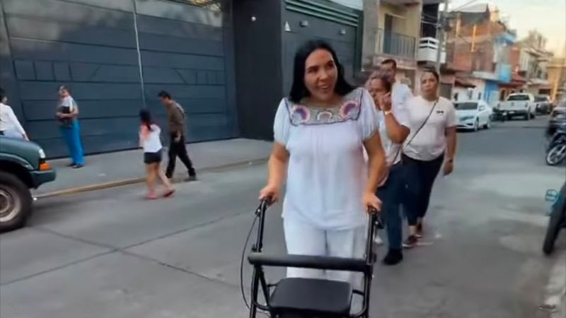 Adriana Campos mantiene cercanía con las familias de Jacona y fortalece acciones de apoyo social 
