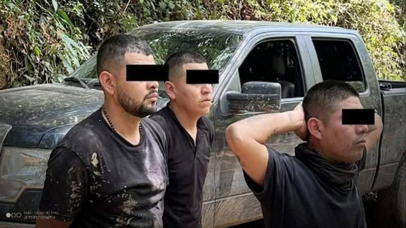 Detienen en Zitácuaro, Michoacán, a cinco sujetos en posesión de un arsenal 