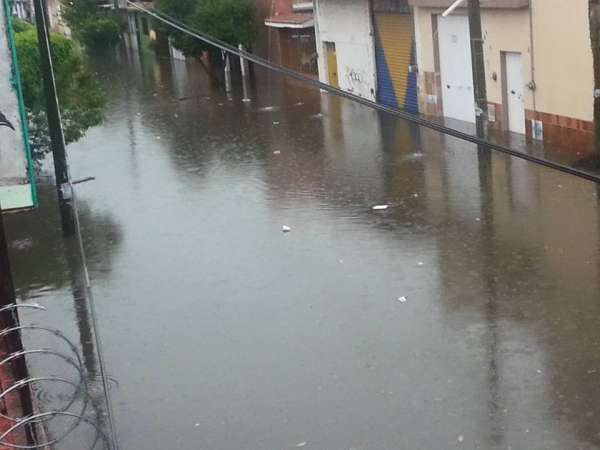 Lluvias causan inundaciones en domicilios de Morelia - Foto 1 