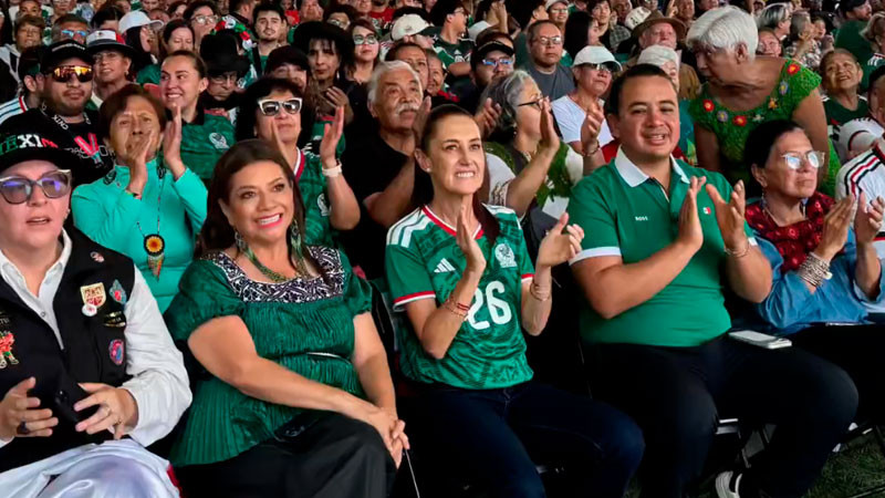 Sheinbaum asiste al Deportivo Hermanos Galeana a ver el partido inaugural 