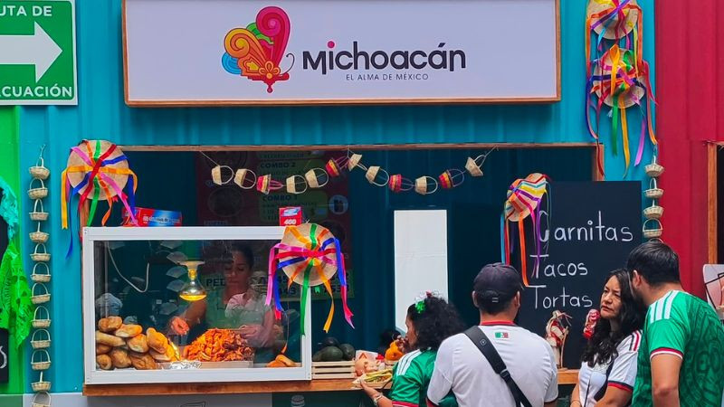 Michoacán proyecta su riqueza gastronómica ante aficionados del fútbol en CDMX 