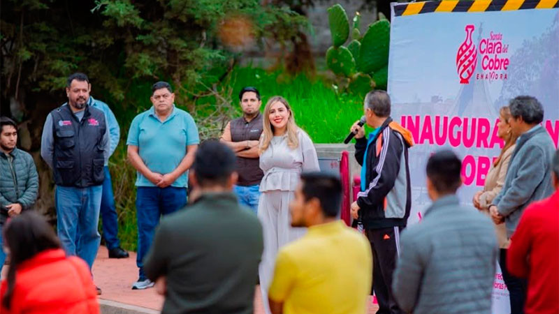  Dayana Pérez entrega la rehabilitación de la calle Tenazas en Salvador Escalante 