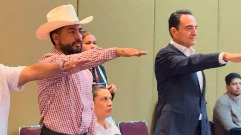Presidente Humberto Jiménez toma protesta de la CTI; acompañado de la presidenta honorífica del DIF, Evangelina Solís 