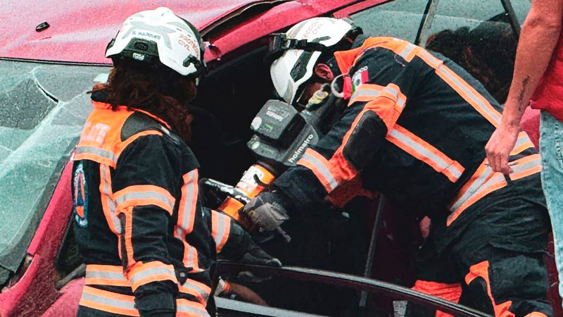 Quedó atrapado tras aparatoso accidente en la México-Querétaro  