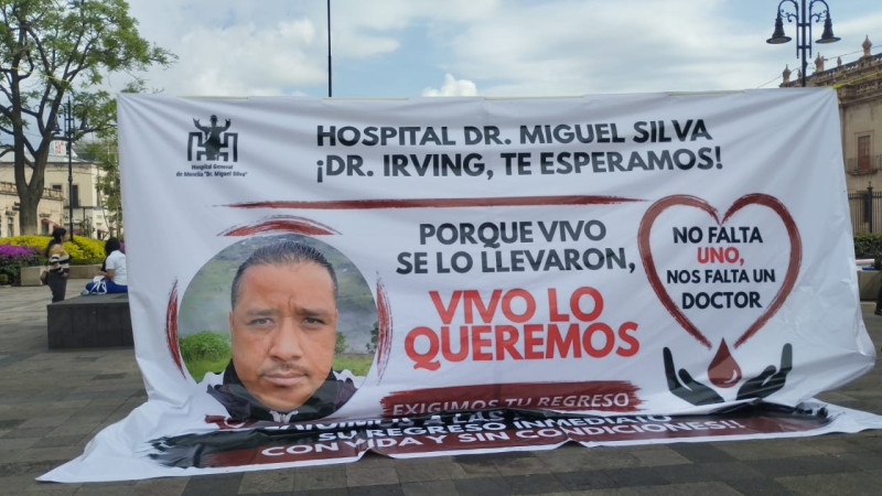 Tras días de protestas, regresa con vida médico comunero desaparecido en Acachuén, Michoacán 