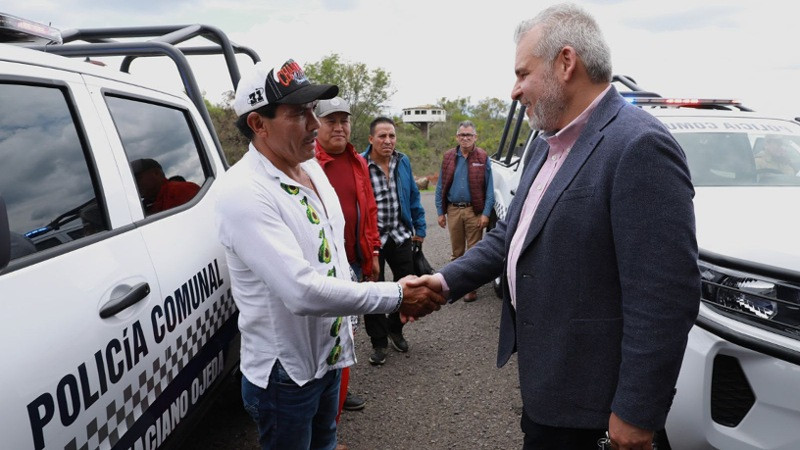 Refuerza Bedolla seguridad en comunidades indígenas con entrega de patrullas 