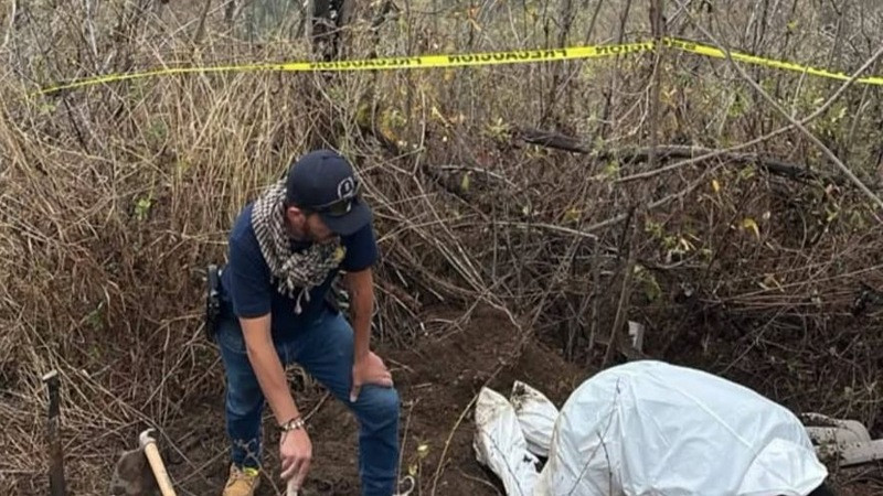 Localizan fosas clandestinas con restos humanos en Uruapan, Michoacán 