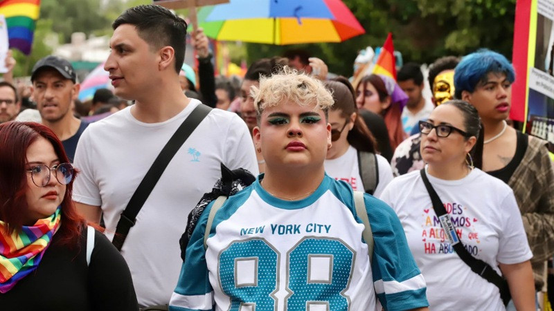 Marcha del Orgullo LGBT+ transcurrió en calma en Querétaro 