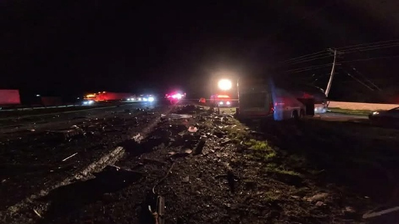 Buscan a familiares de menor sobreviviente tras fatal choque que dejó seis muertos en la carretera 57 