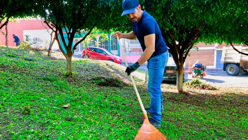 Yankel Benítez encabeza jornada ciudadana de limpieza en Lomas de Santiaguito 