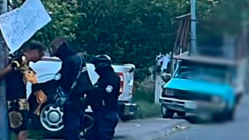 Ciudadanos detienen en Villas del Pedregal a presunto acusador; lo atan y exhiben 