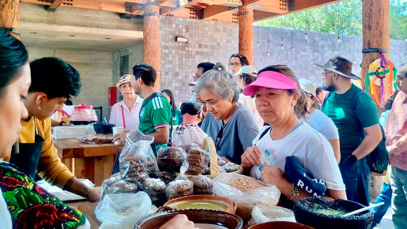 Michoacán conquistó Los Pinos con sus cocineras tradicionales 