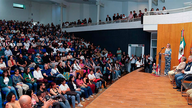 A compartir el conocimiento, llama Yarabí Ávila a estudiantes que participan en el Verano Nicolaita  