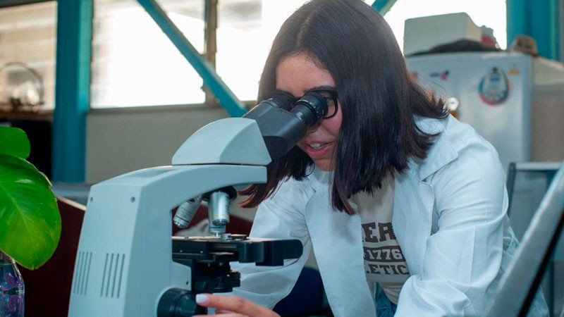 Resaltan estudiantes, apoyo a la ciencia y la investigación en la administración de la UMSNH 