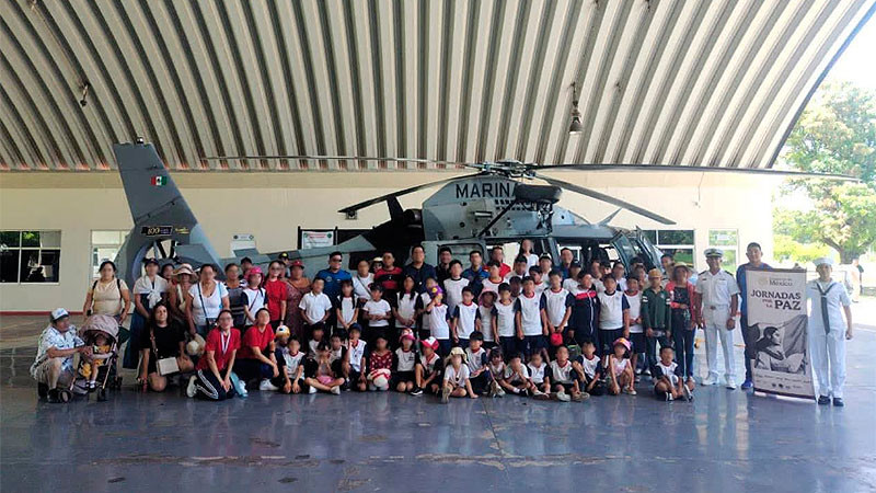 Recibe la Décima Sexta Zona Naval, en Lázaro Cárdenas, Michoacán​ visita escolar 