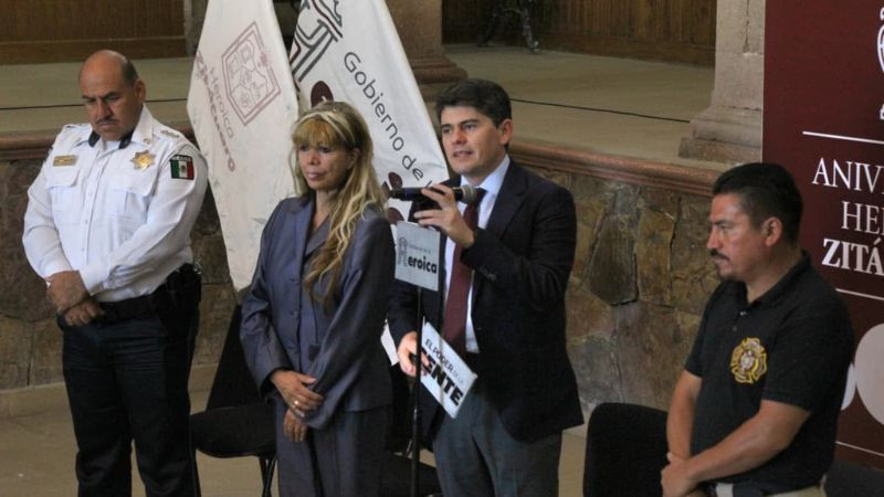 Toño Ixtláhuac reconoce la labor del Heroico Cuerpo de Bomberos y voluntarios de Zitácuaro 