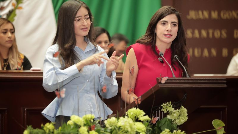 Giulianna Bugarini impulsa la profesionalización de intérpretes de Lengua de Señas Mexicana en Michoacán 