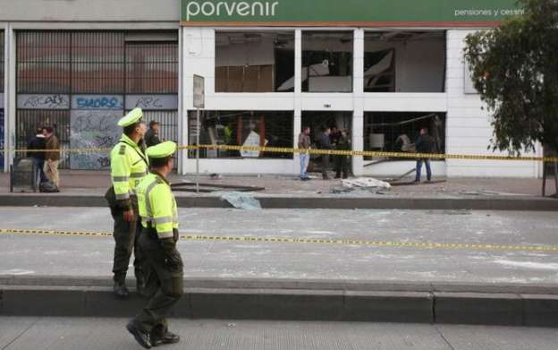 Ocho lesionados tras detonar explosivos en bancos de Bogotá, Colombia 