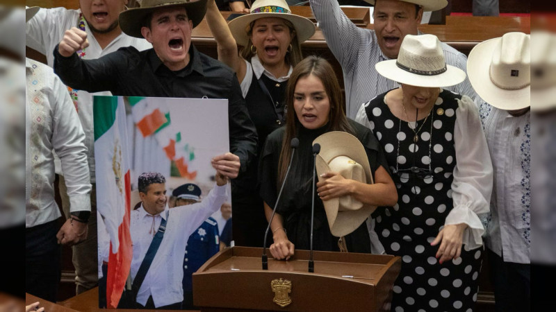 Busca Presidente del Congreso de Michoacán que Grecia Quiroz, viuda de Carlos Manzo, devuelva más de 201 mil pesos por presunto paso como “aviadora” cobijada por Carlos Tafolla  
