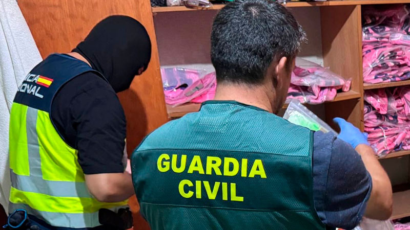 En España aseguran más de 60 mil playeras de futbol "piratas" que serían vendidas durante justa mundialista 