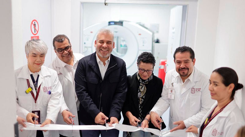Avanzan tratamientos contra el cáncer en Michoacán; van 13 mil radioterapias en 10 meses: Bedolla 