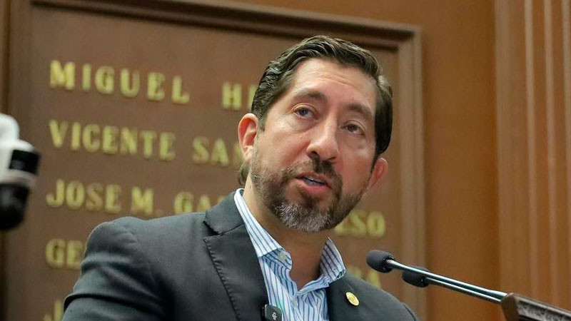 Abraham Espinoza propone que universitarios de psicología y trabajo social hagan su servicio social en escuelas de Michoacán 