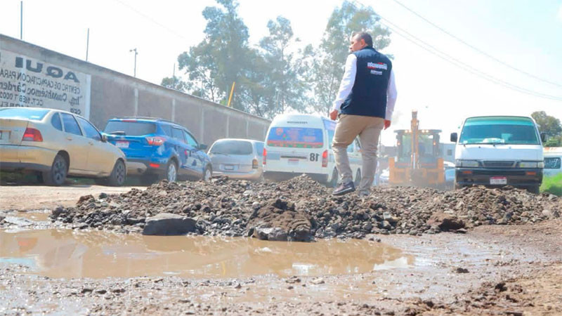 Los baches no los provocan las lluvias, los provoca la corrupción: JC Barragán 