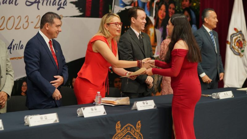 Luchen por sus sueños, convoca Yarabí Ávila a egresadas y egresados del bachillerato Nicolaita 