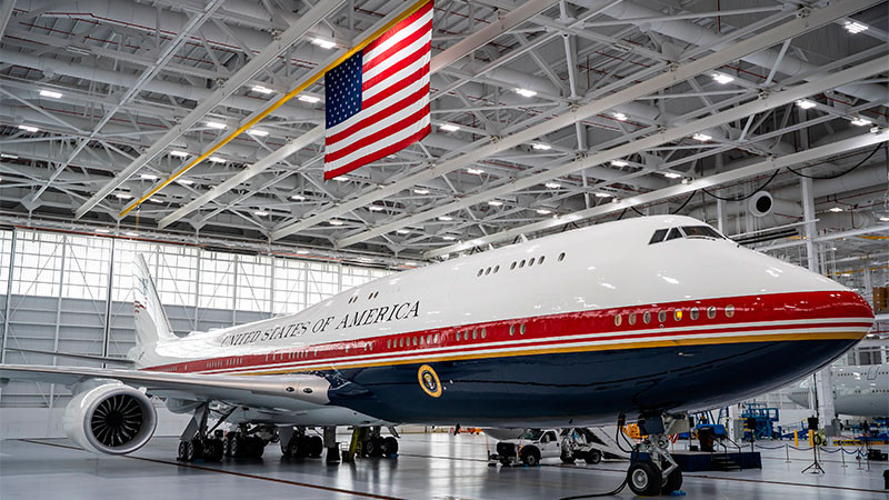 Trump presenta el nuevo Air Force One donado por Qatar; realizarán pruebas antes de entrar en servicio 