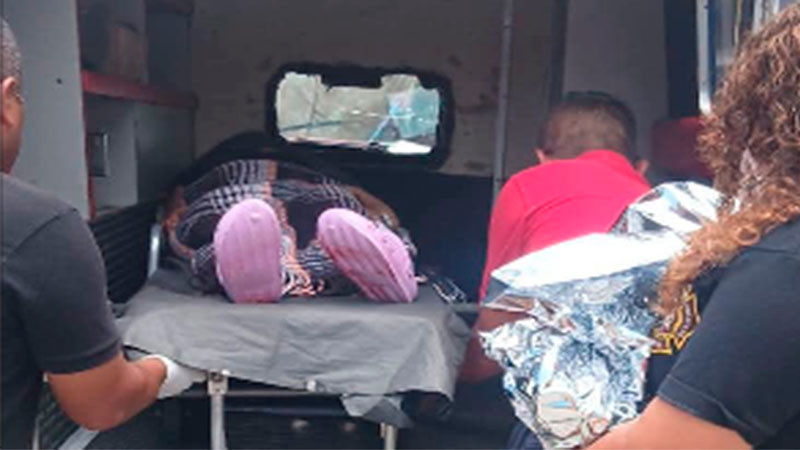 Bomberos asisten nacimiento de un bebé en calles de Zitácuaro, Michoacán 