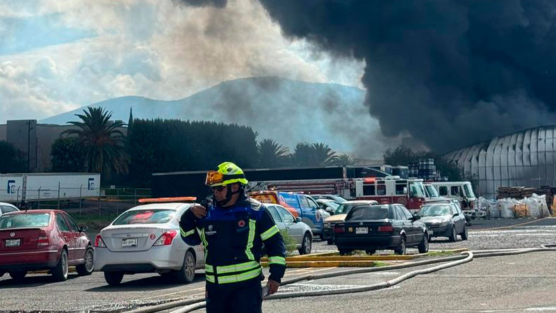 Arde bodega en el Parque Industrial Querétaro  