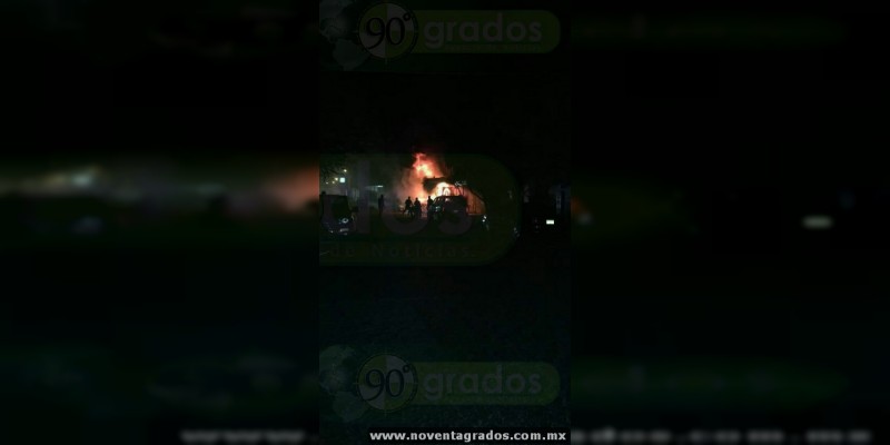 Se incendia cafetería en el centro de Tepalcatepec, Michoacán  - Foto 2 