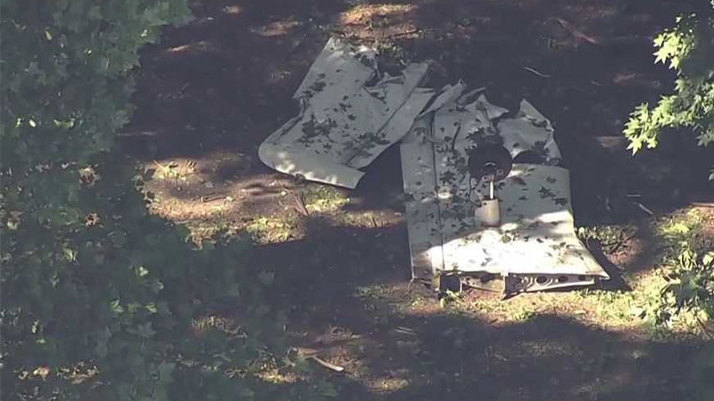 Tres personas fallecen tras desplome de avioneta en zona residencial cercana a Washington 
