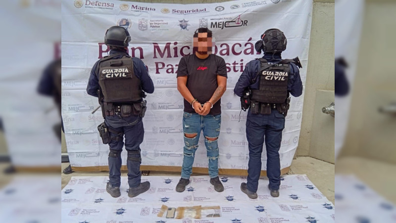 Capturan en Los Reyes, Michoacán, a presunto operador criminal; le aseguran estupefaciente y municiones 