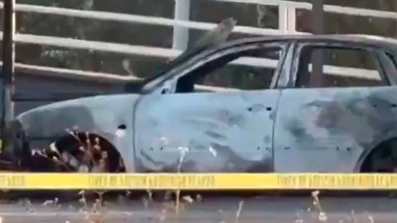 Encuentran dos cuerpos dentro de auto calcinado en Puebla; había mensaje amenazador contra funcionario 