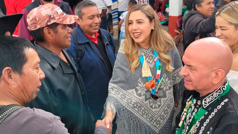 Dayana Pérez acompaña celebración de Corpus Christi y torneo tradicional de básquetbol en Ichupio 