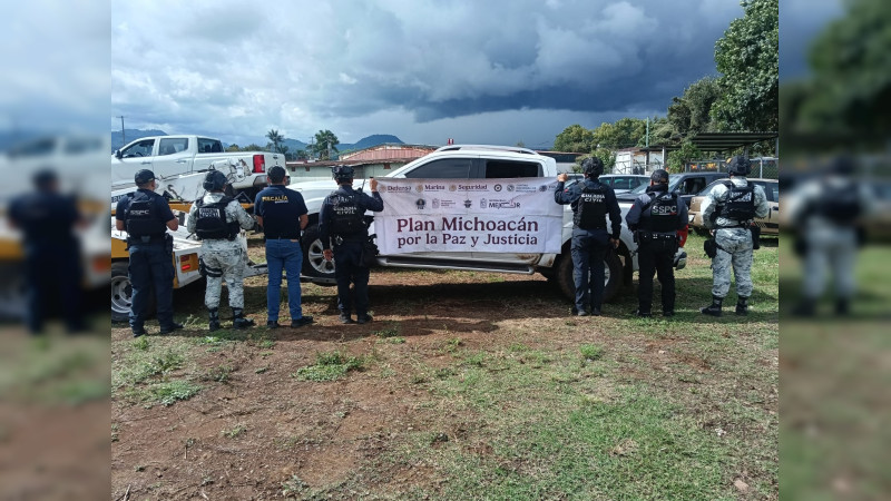 Recuperan tres camionetas robadas, en operativo conjunto en Los Reyes, Michoacán 