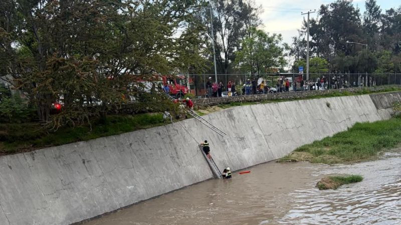 Rescatan a dos mujeres arrastradas por la corriente en Zapopan 