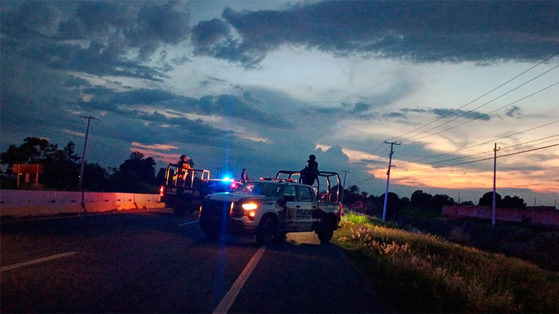 Tras operativo de seguridad, liberan circulación en la carretera Celaya-Juventino Rosas; hay vehículos incendiados y varios detenidos  