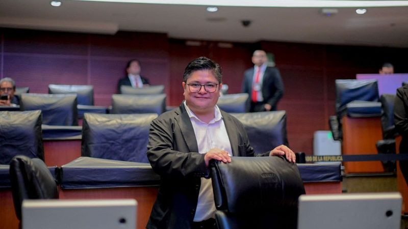 Gibrán Ramírez acusa que a Sheinbaum “se le hizo más importante reunirse con un pato” que con madres buscadoras 