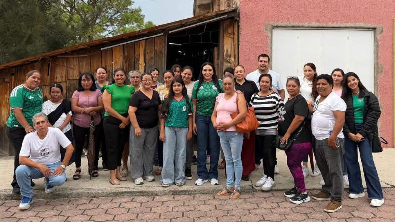 Adriana Campos Huirache mantiene contacto permanente con la ciudadanía en Jacona y su región 