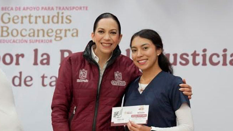 Más de 204 mil estudiantes de prepa y universidad reciben becas en Michoacán 