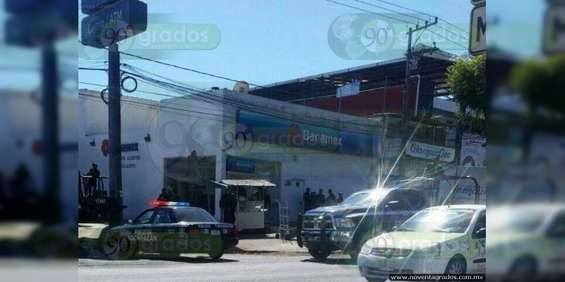 Uruapan: sujetos armados asaltan sucursal bancaria 